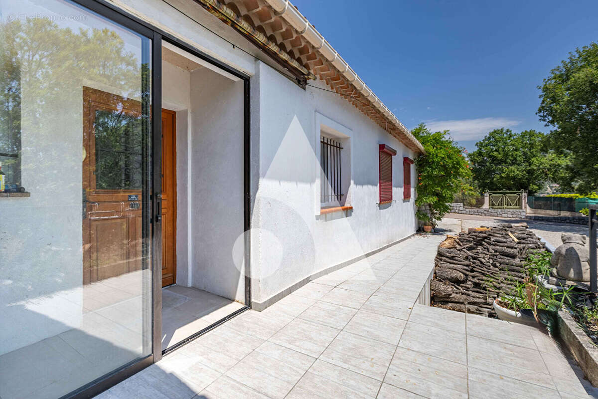 Propriété avec piscine, et prestations PMR Levens - photo 5