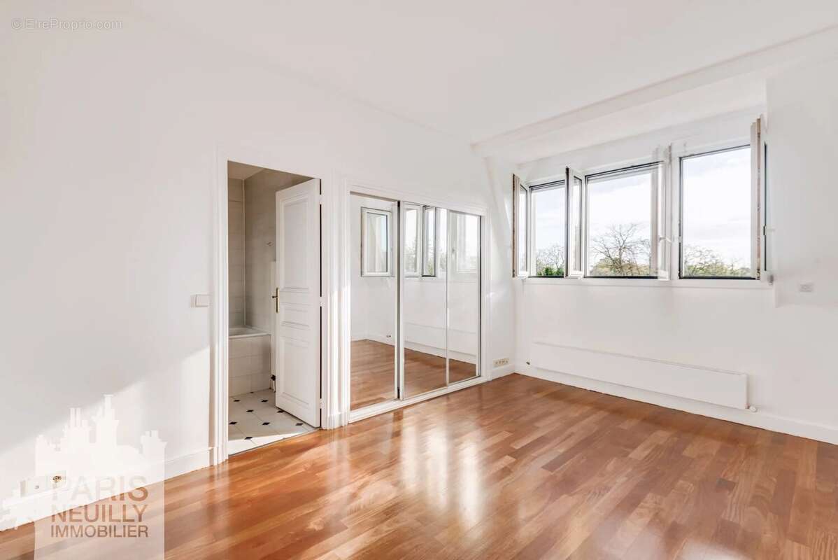 Appartement à NEUILLY-SUR-SEINE