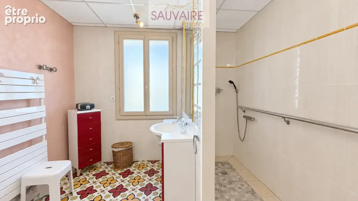 Belle maison de ville 217 m2   Grands volumes et espaces indépendants - photo 17