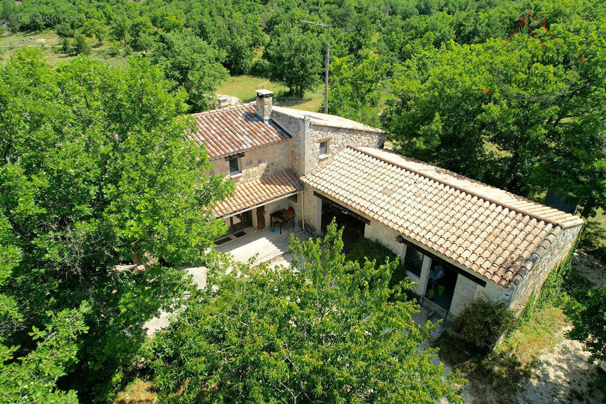 Maison à VENASQUE