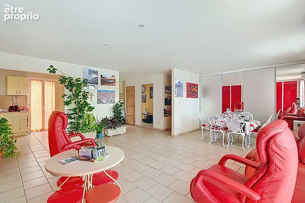 A VENDRE EN EXCLUSIVITE ! À  VIDAUBAN Maison de plain-pied 5 pièces 113 m2  sur un terrain de 2500m2 - photo 3