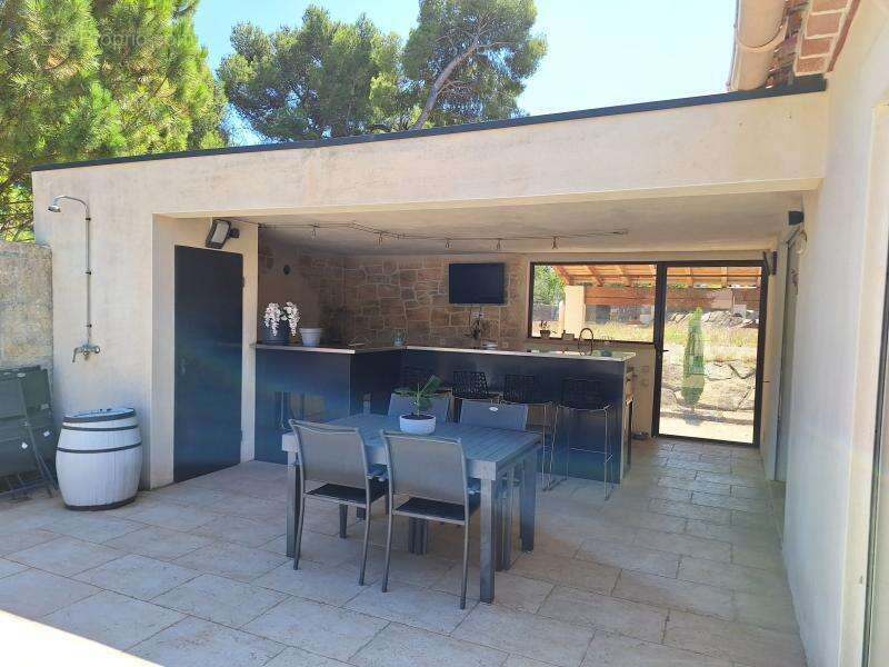 Maison 164 m² à Beaucaire  - photo 4