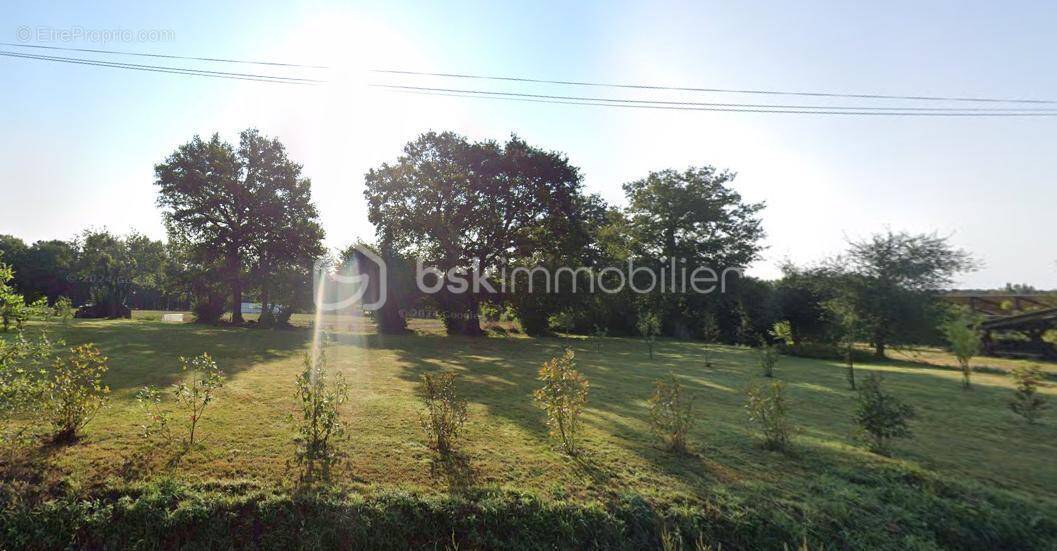 Terrain à LA CROIX-HELLEAN