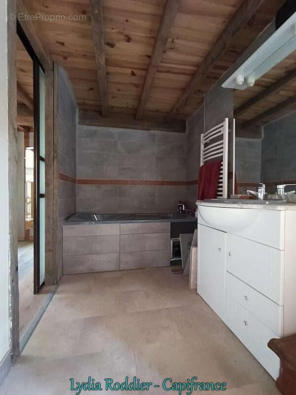 Maison 177 m2 - 6 pièces - 3 Chambres avec vue exceptionnelle à Saint Victor Montvianeix (63550) - photo 18