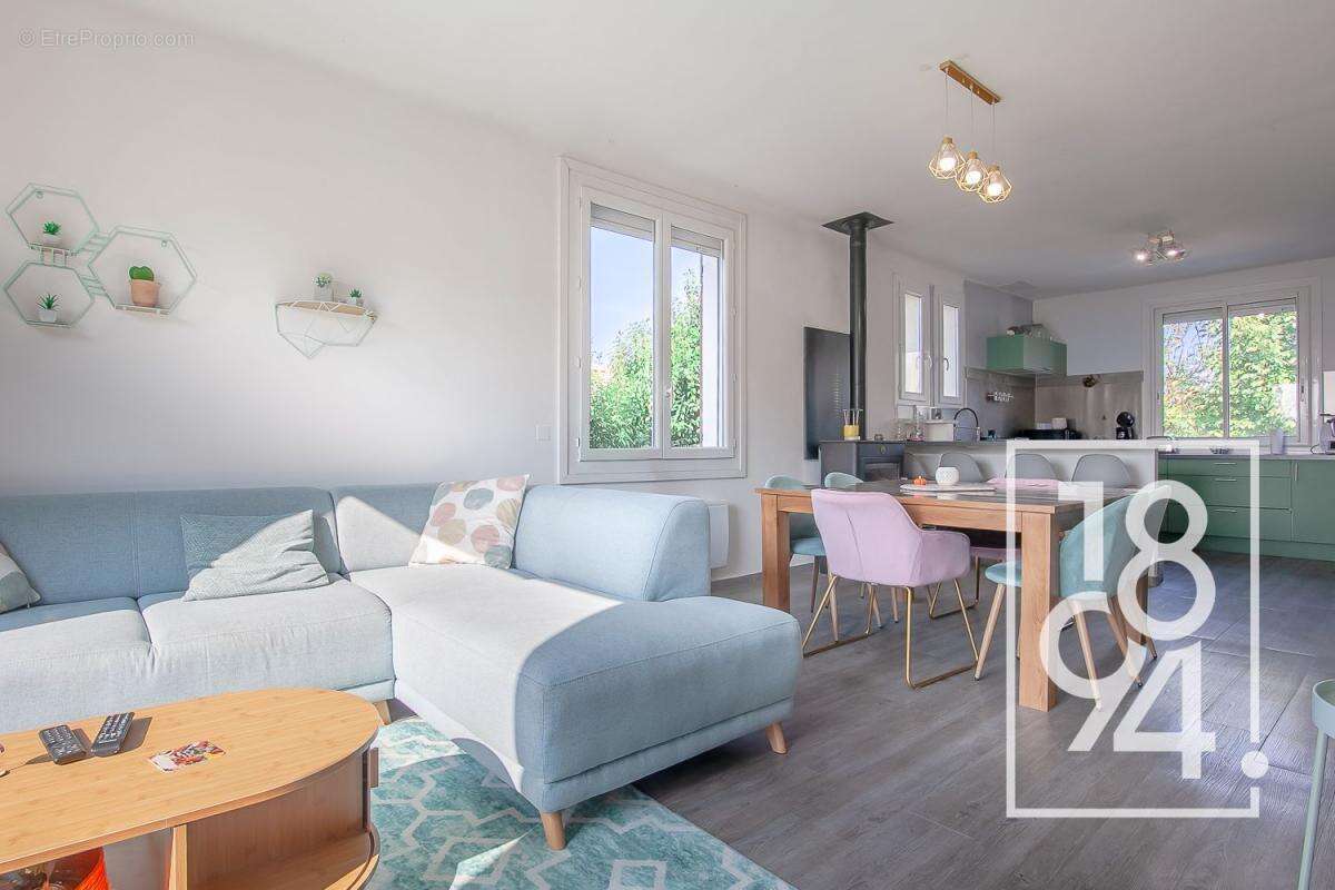 Appartement à PELISSANNE