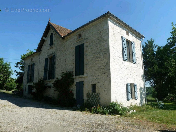 Maison à MONTAIGU-DE-QUERCY