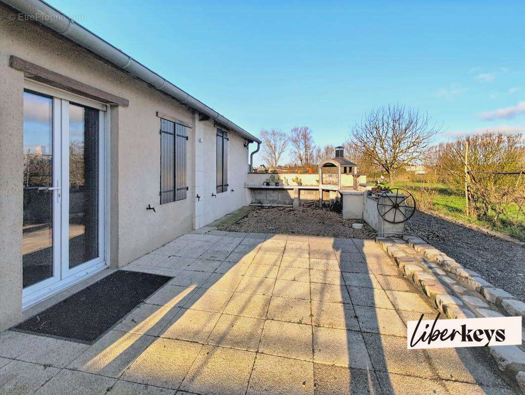 Maison à LONGUE-JUMELLES
