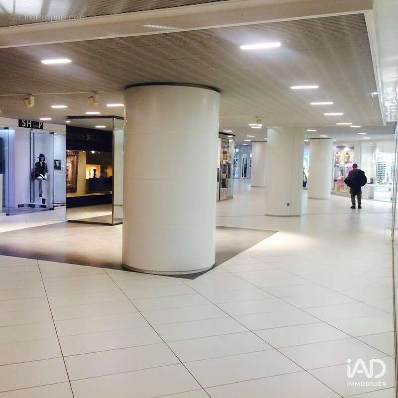 Photo 3 - Commerce à CANNES