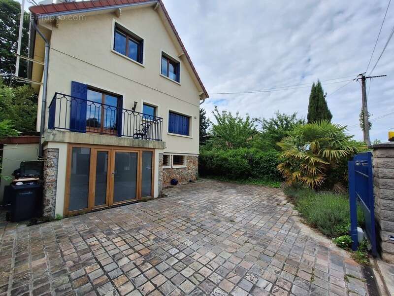 Maison à LA CELLE-SAINT-CLOUD