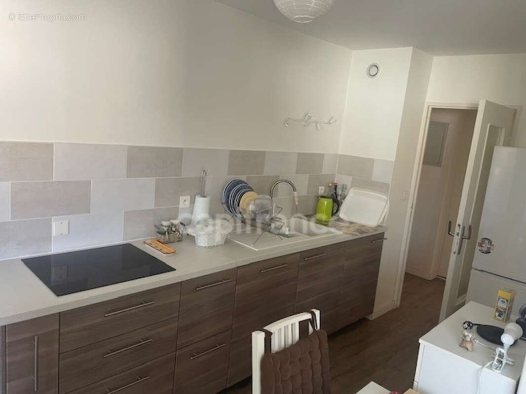 Marseille 8e, appartement t2 meuble 53m² + box 16m2 + terrasse sud 8m2 + cave / 295 000 euros - photo 3