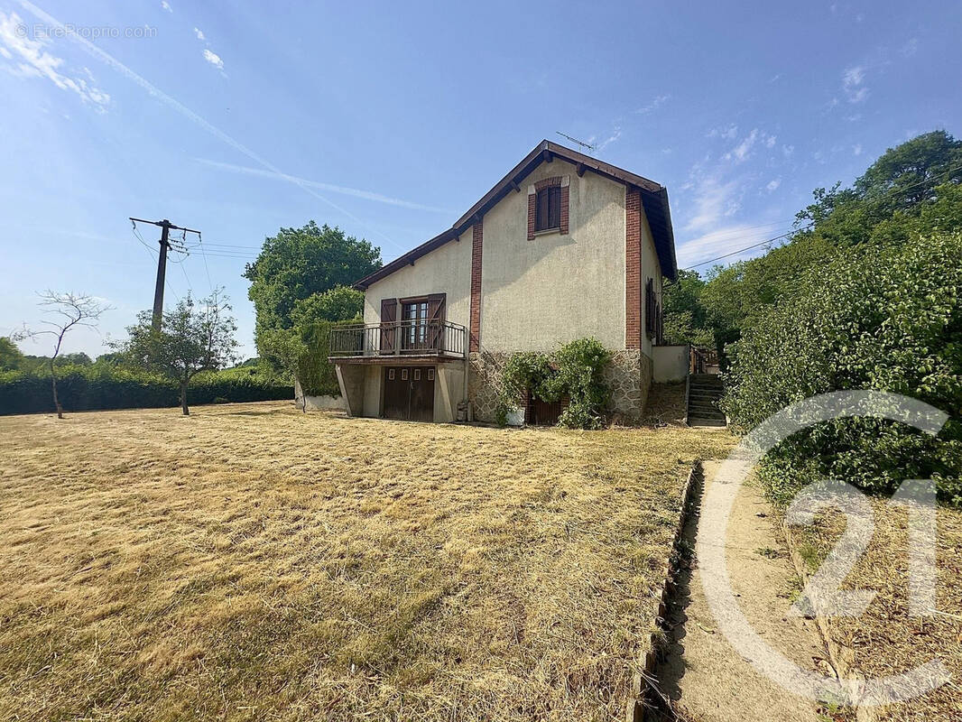 Maison à THIRON-GARDAIS