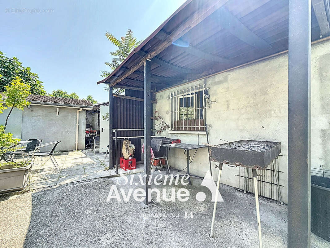 Commerce à DECINES-CHARPIEU