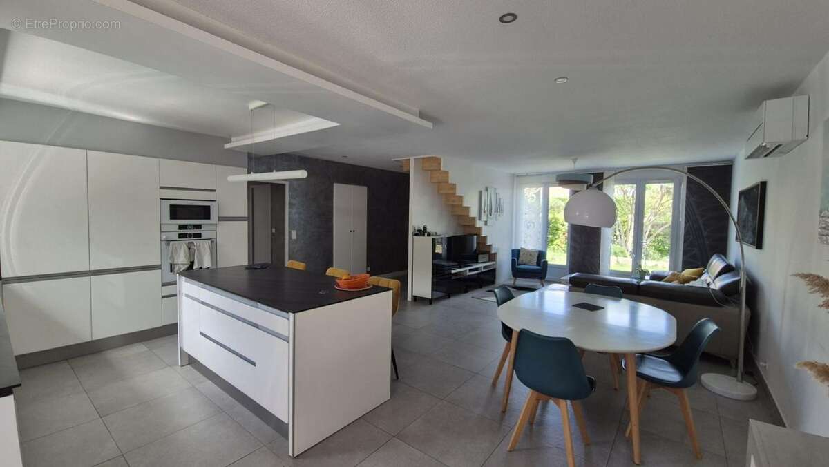 Maison 155 m² à Saint-Aunes  - photo 2