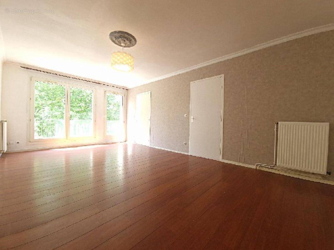 Appartement à SAINT-LEU-D'ESSERENT