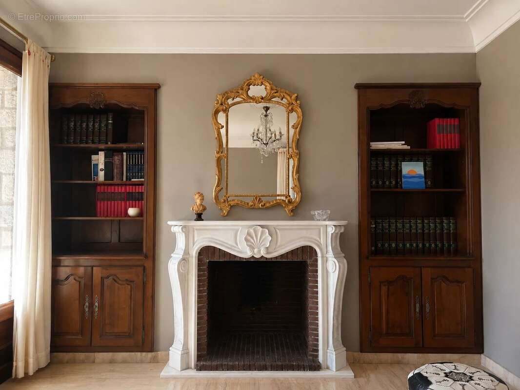 Maison 245 m² à Sainte-Anastasie  - photo 8