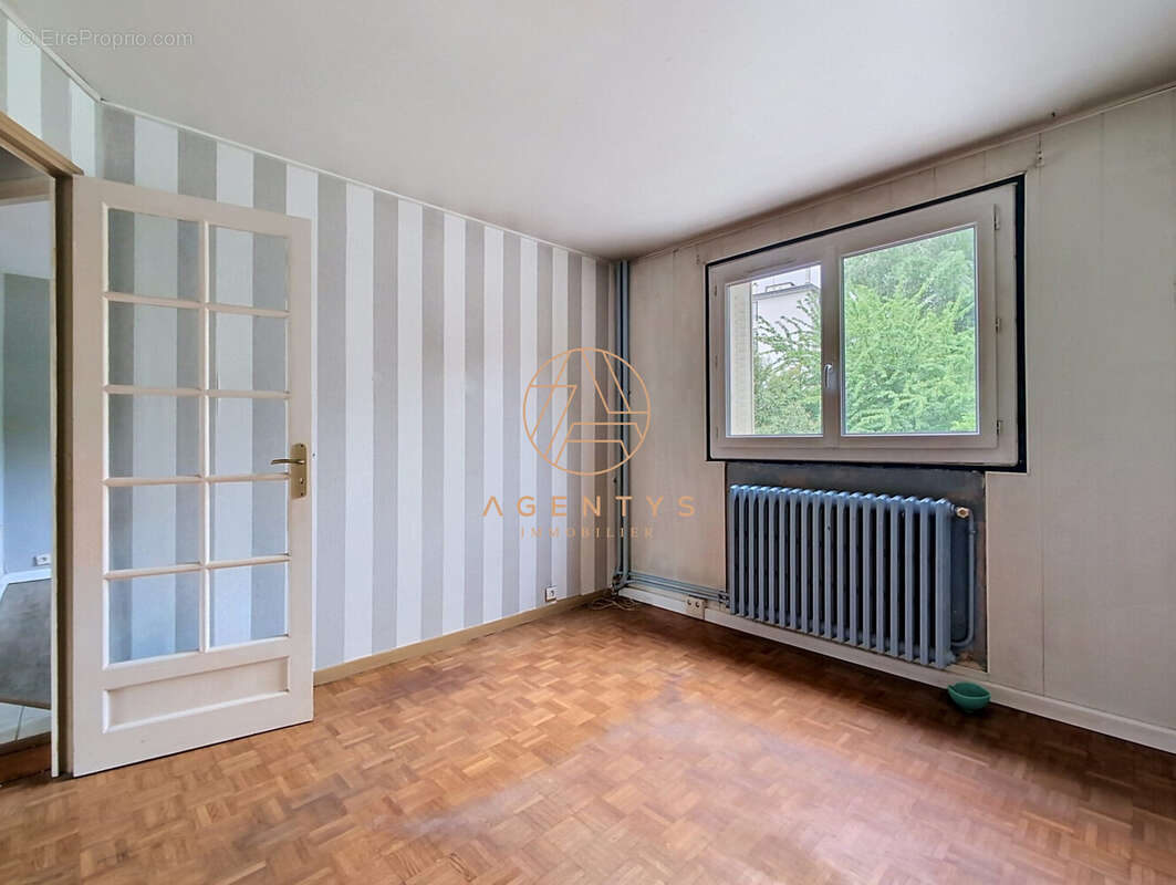 Appartement à SAINT-MAUR-DES-FOSSES