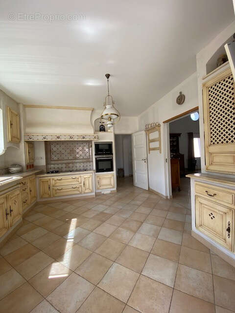 ROULLET SAINT ESTEPHE Maison de plain pied 169 m2  3 chambres secteur calme - photo 11
