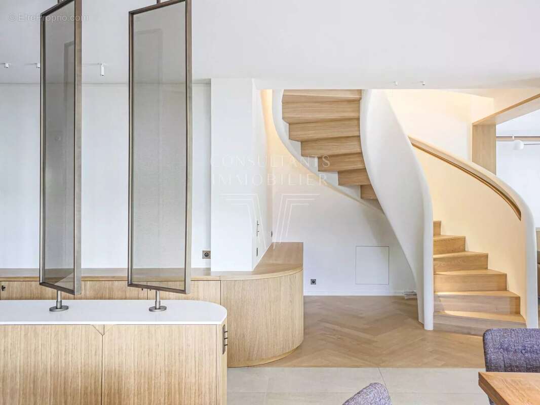 Appartement à NEUILLY-SUR-SEINE