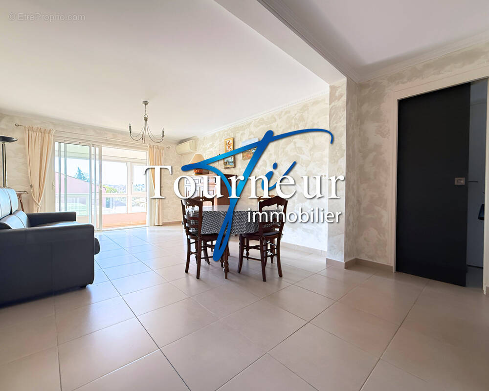 Appartement à SIX-FOURS-LES-PLAGES