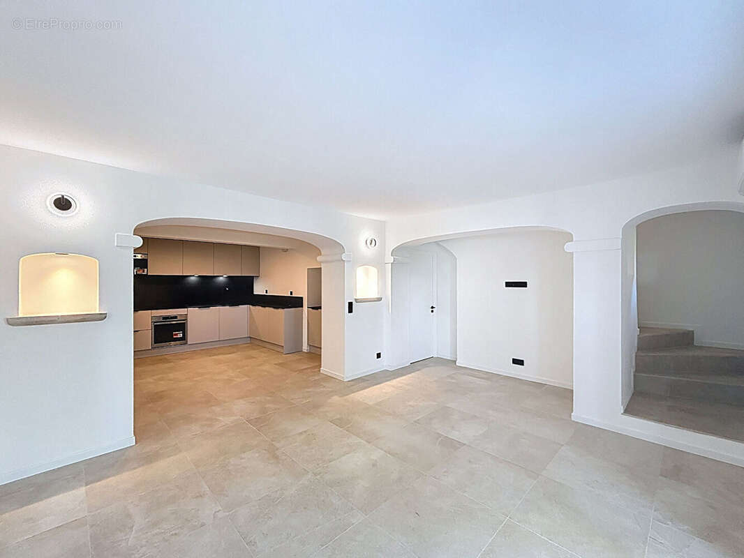 Appartement à SAINT-LAURENT-DU-VAR