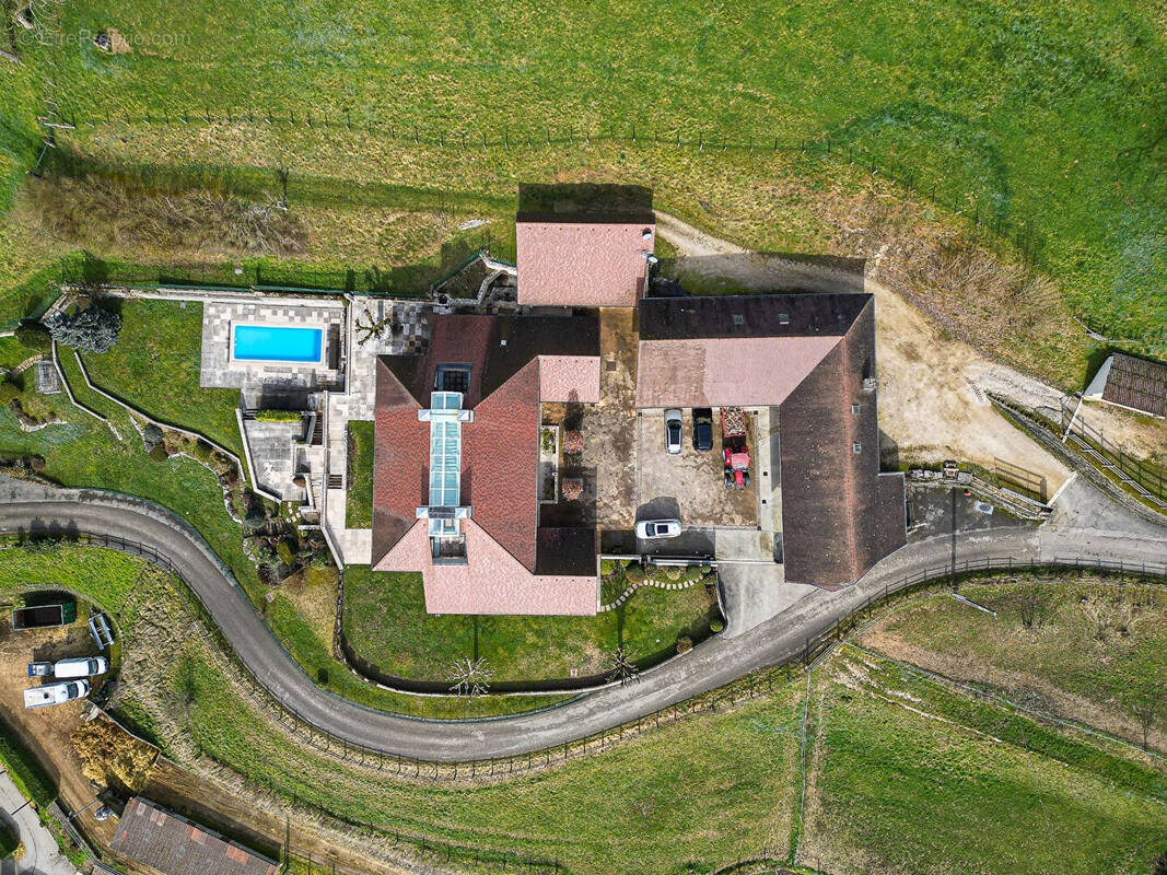 Maison à SAINT-GENIX-SUR-GUIERS