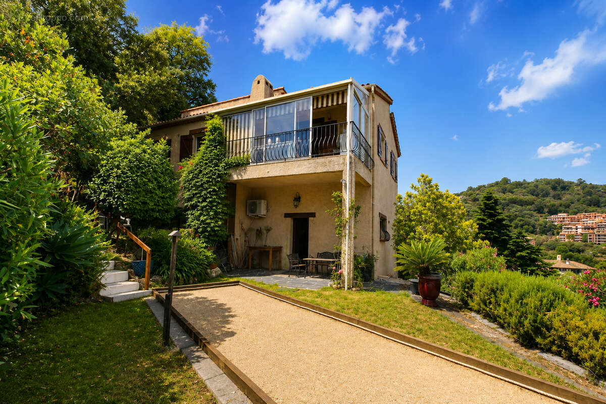 Maison à MANDELIEU-LA-NAPOULE