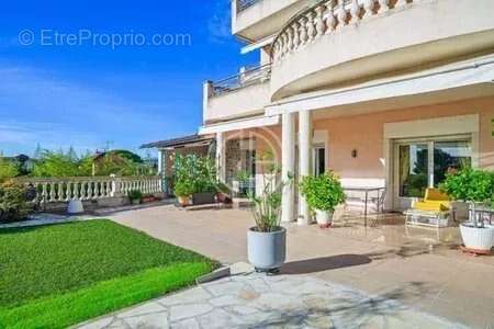 Appartement à LE CANNET