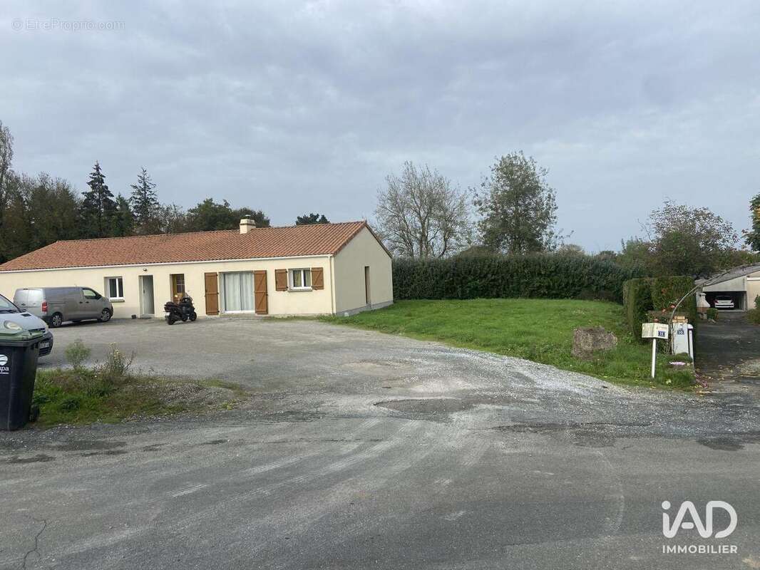 Photo 2 - Commerce à OUDON