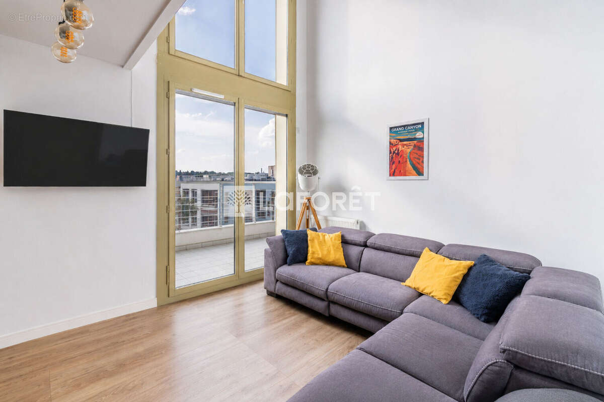 Juvisy-sur-Orge - Duplex 5 pièces de 93 m²  - terrasse de 22 m² - deux parkings et une cave - photo 2