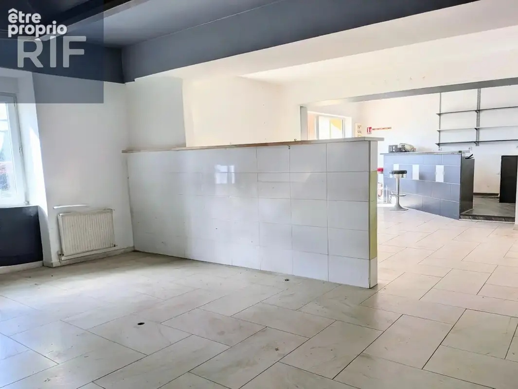 Secteur BOURGOIN-JALLIEU - Bâtiment à fort potentiel : Commerce et Habitation (145 m2) - photo 3