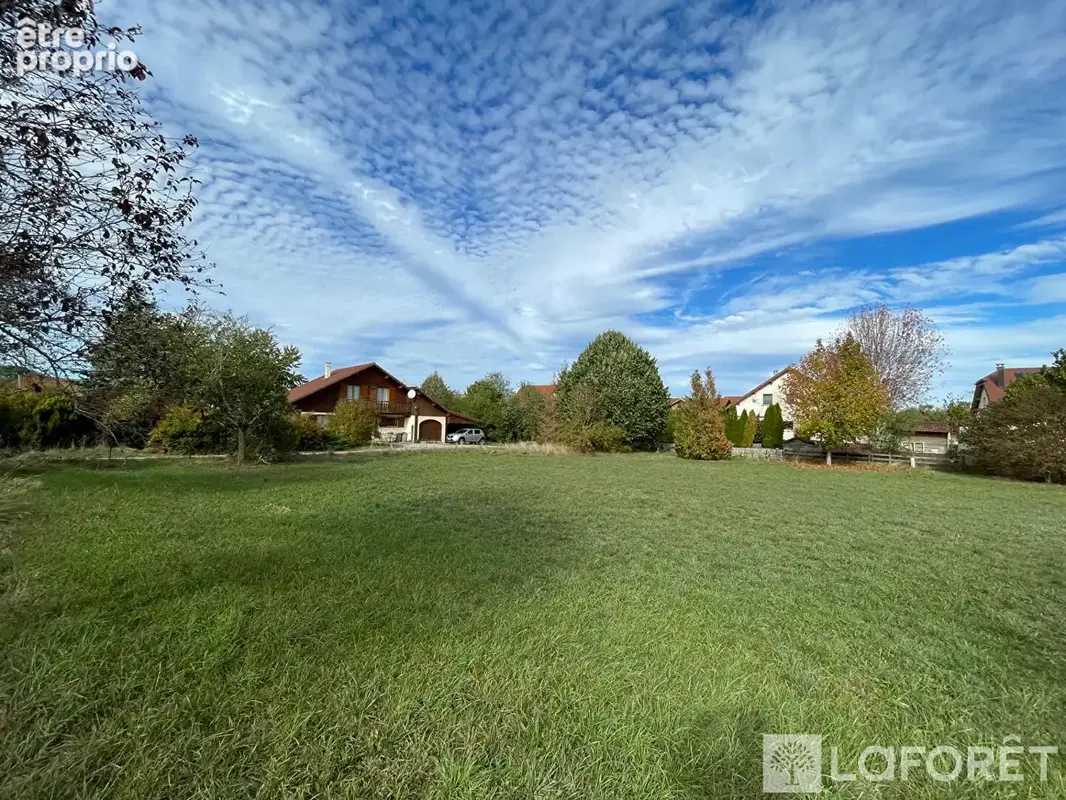 Terrain à GOUX-LES-USIERS