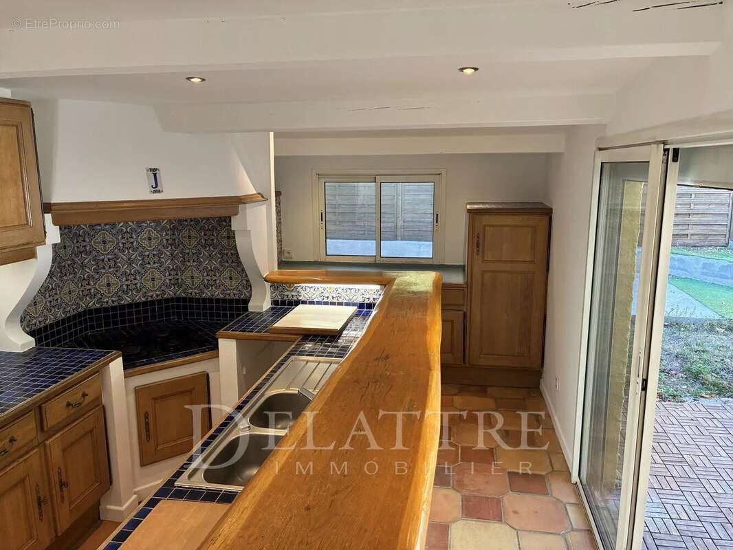 Maison à ROQUEFORT-LES-PINS