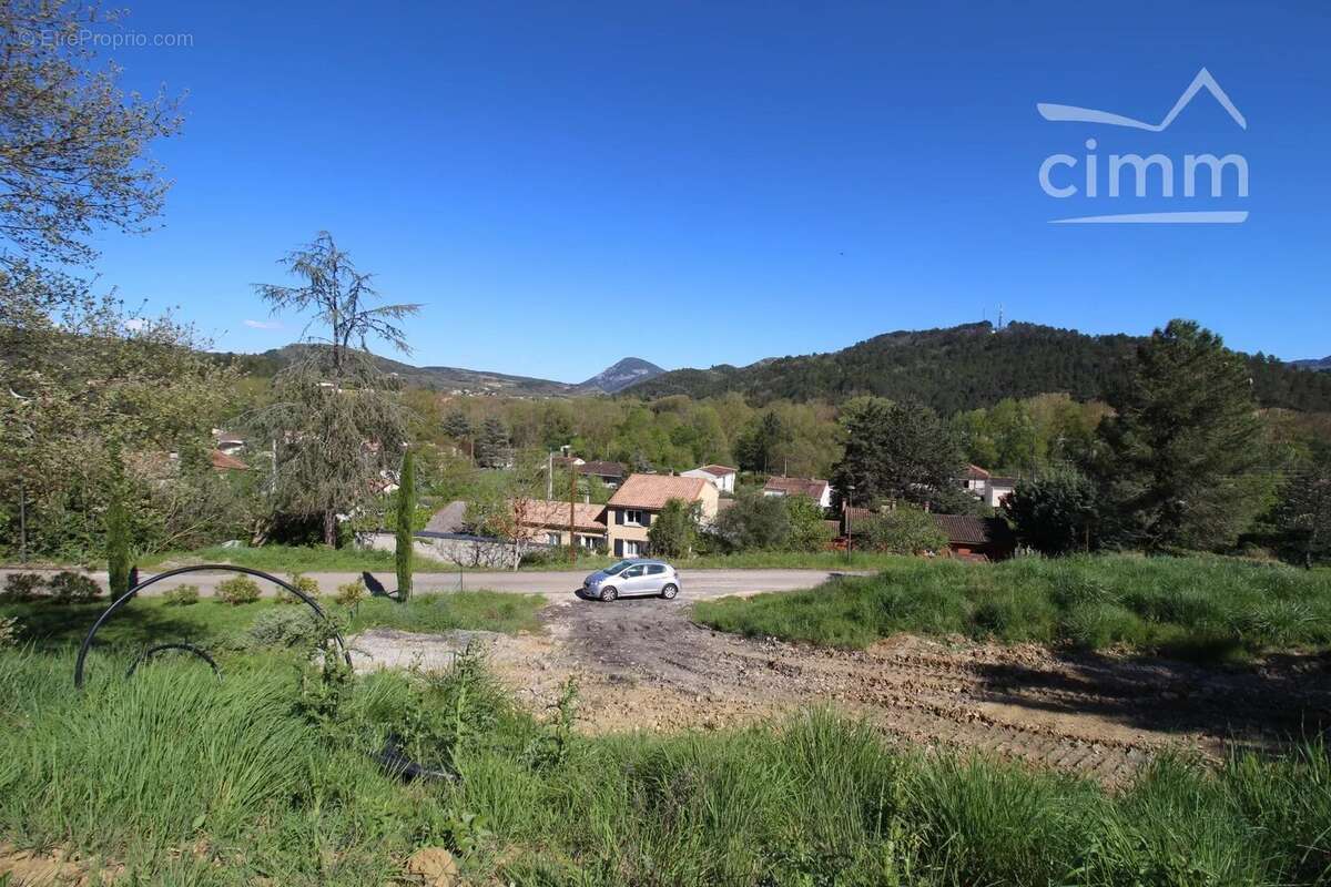 Terrain à MONTAZELS