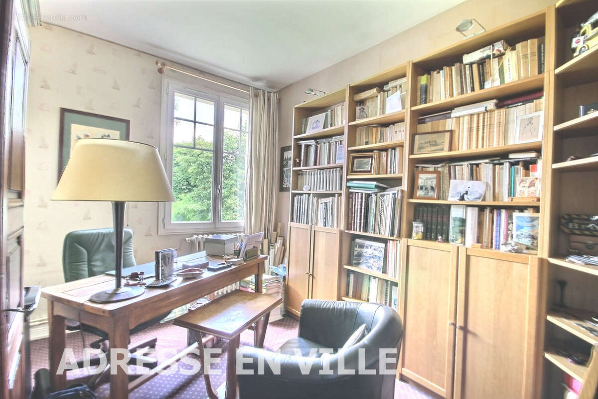 Belle Meulière de 8 pièces avec sous-sol et jardin - photo 7