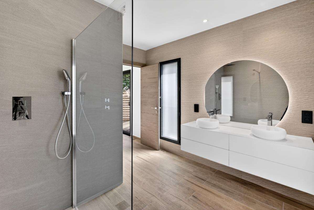 MOUGINS INTERNATIONAL : Villa Neuve avec Ascenseur en Domaine Privé - photo 9
