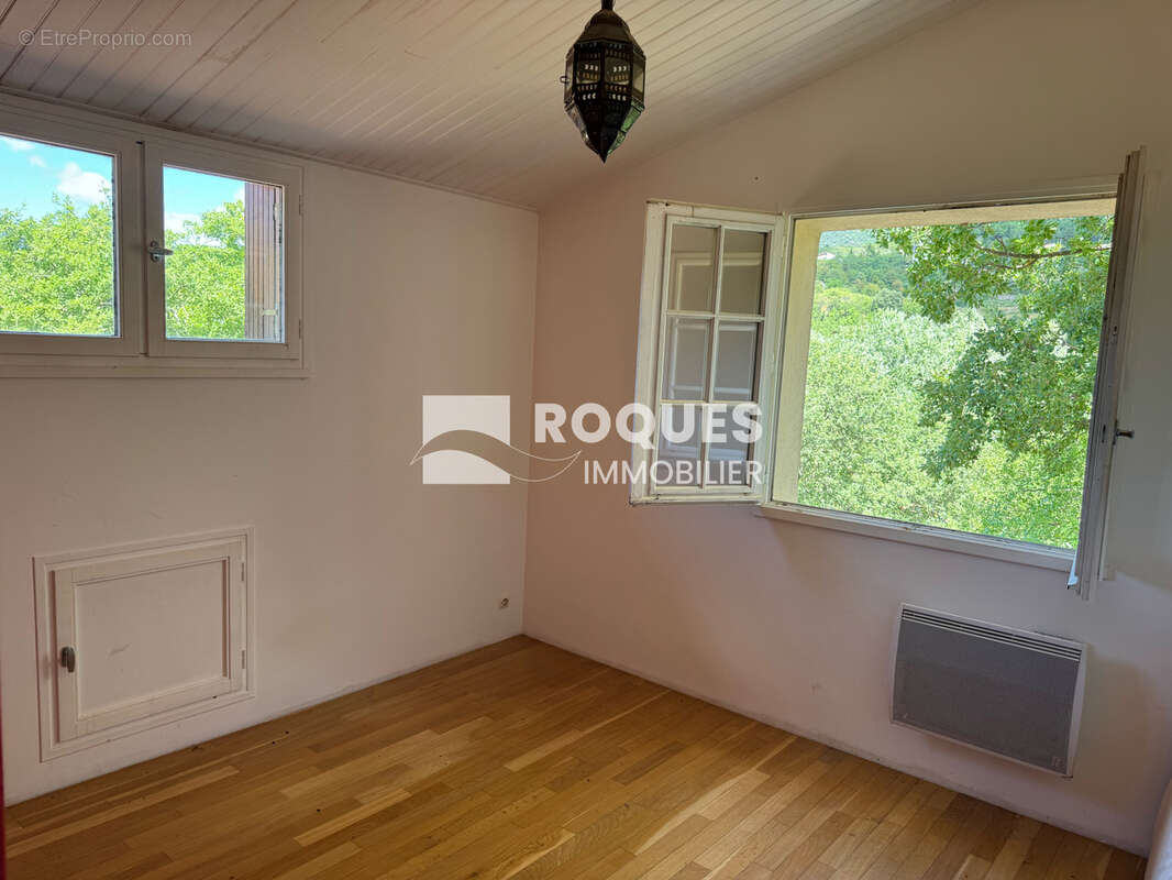 Soubès, villa indépendante F4 d'une surface habitables de 108 m2 habitables sur 4500 m2 de terrain, bon état g - photo 12