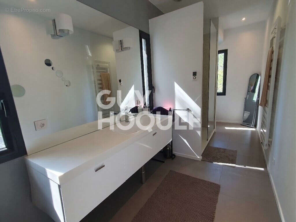 Maison à SAINT-GENIS-LAVAL