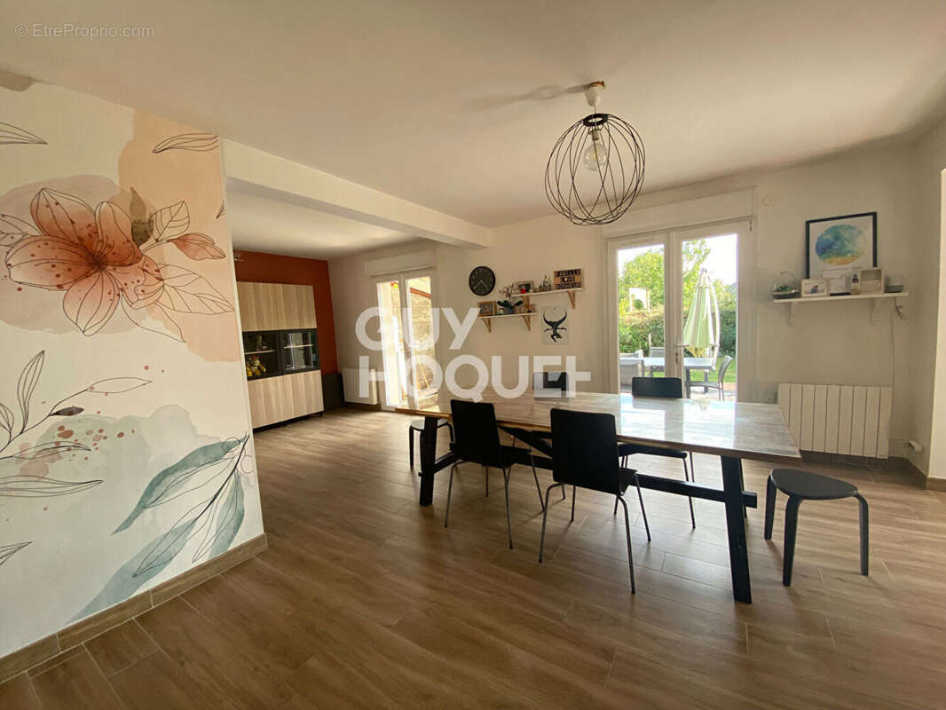 Maison à SAINT-CYR-SUR-LOIRE