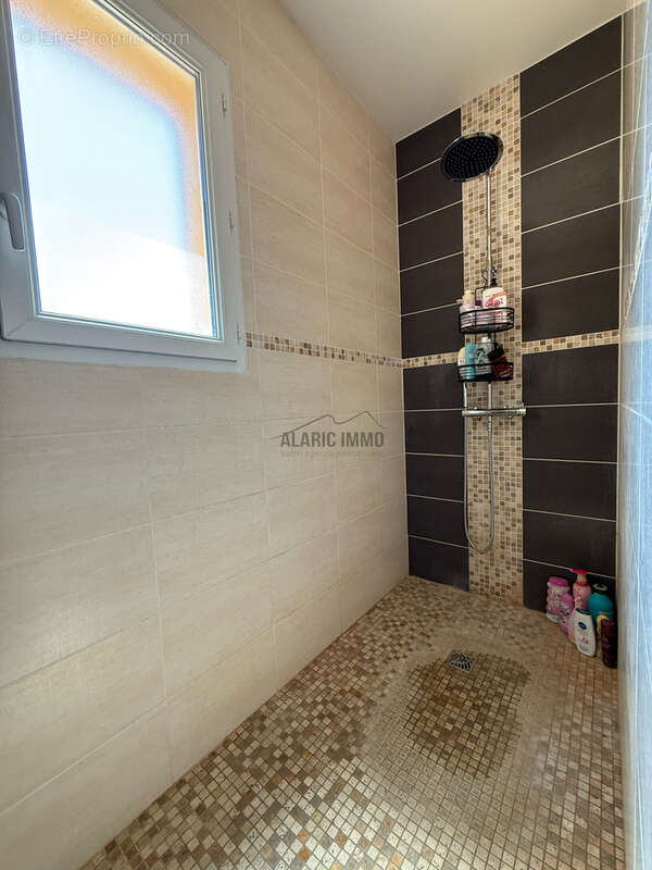 Villa plain-pied avec jardin et carport - photo 14
