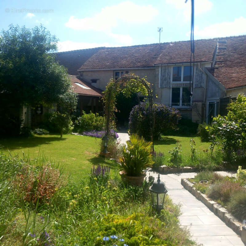 Maison à BRIARRES-SUR-ESSONNE