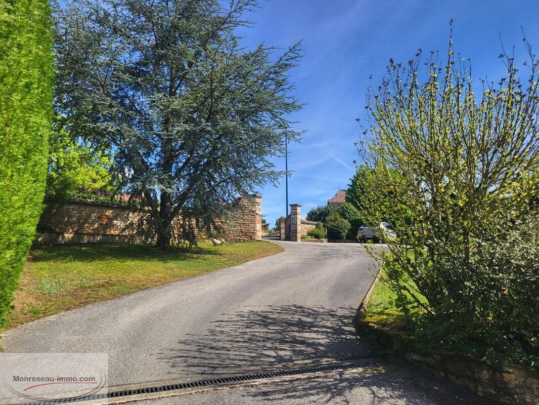 Maison à CHEVAGNY-LES-CHEVRIERES