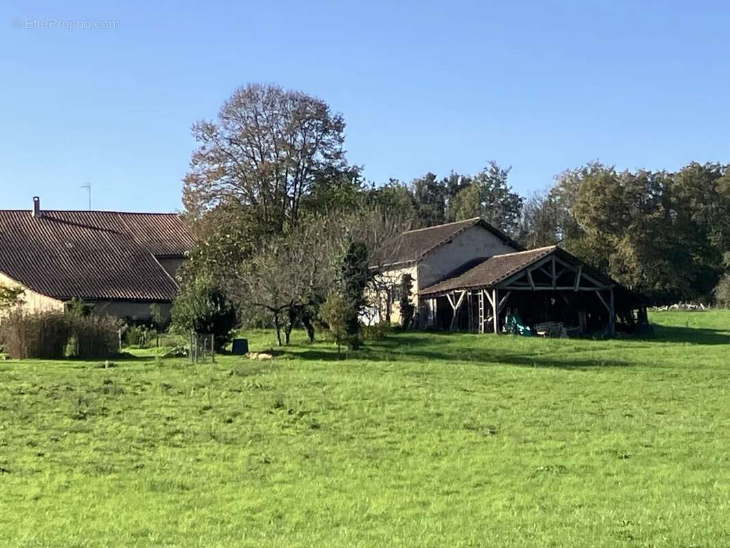 Maison de campagne avec un grand potentiel dans un hameau tranquille - photo 2