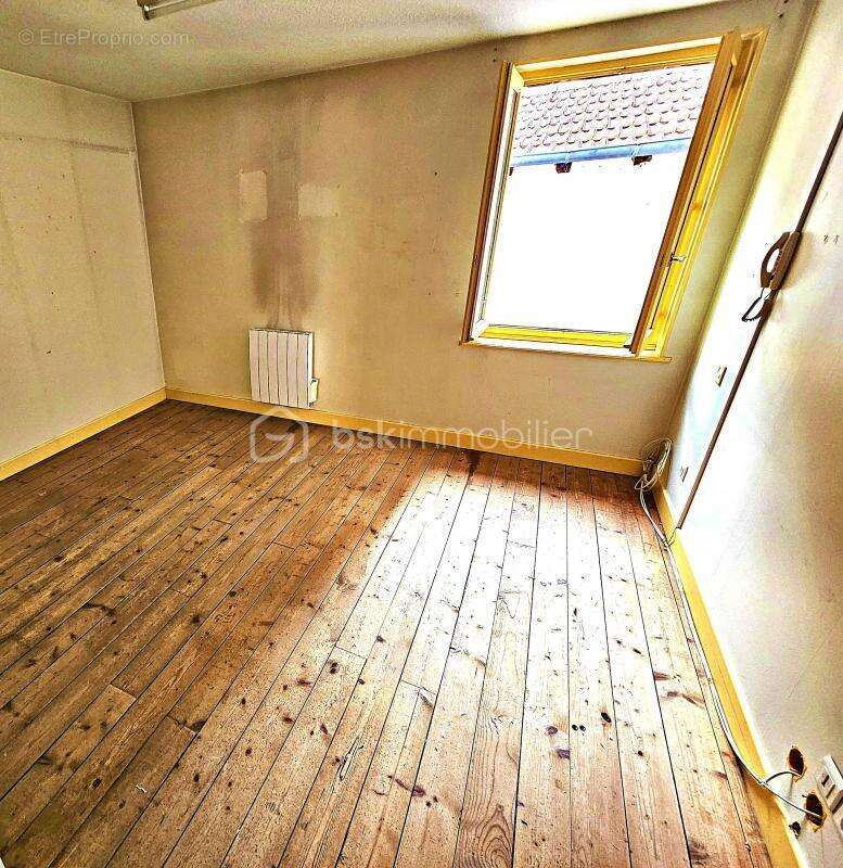 Commerce à LA PACAUDIERE