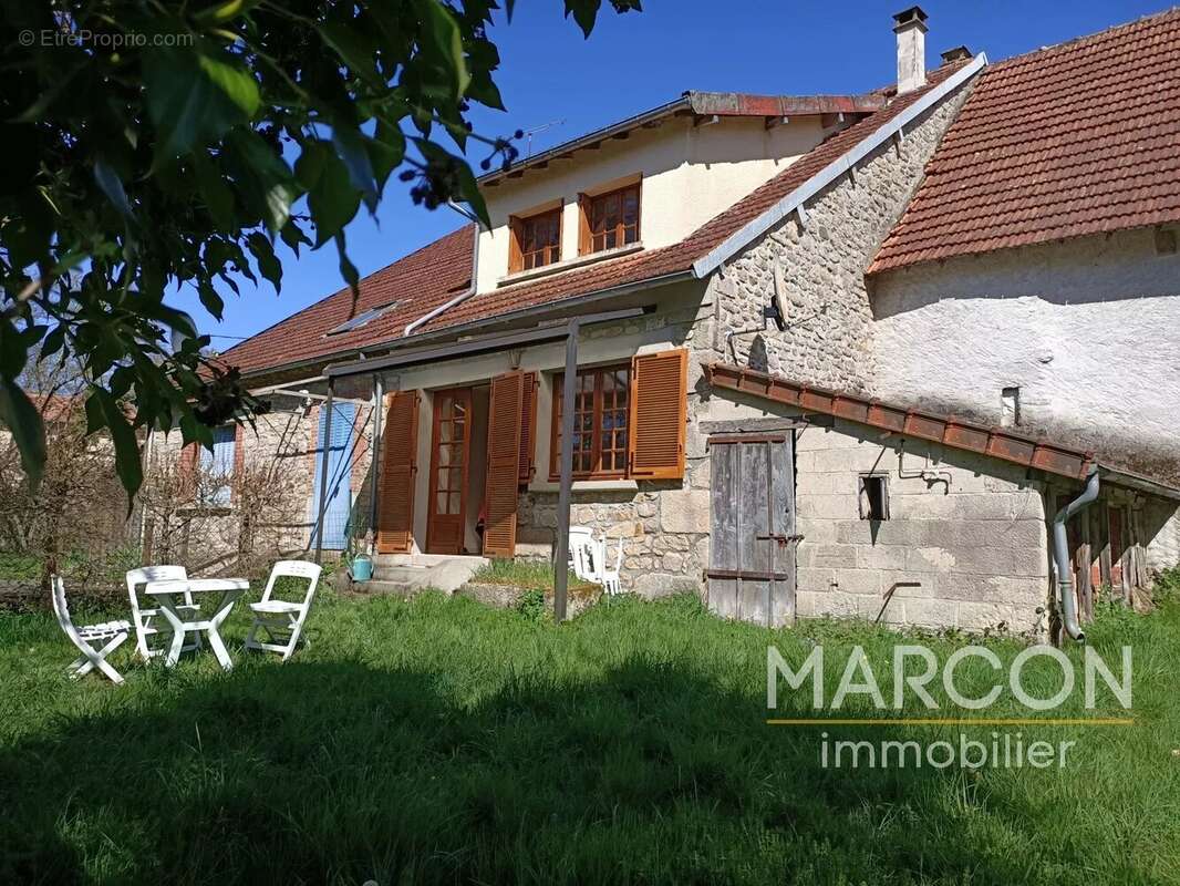 Maison à SAINT-HILAIRE-LE-CHATEAU