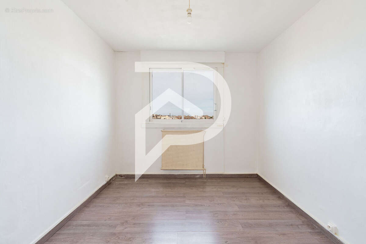 Appartement à MARSEILLE-5E