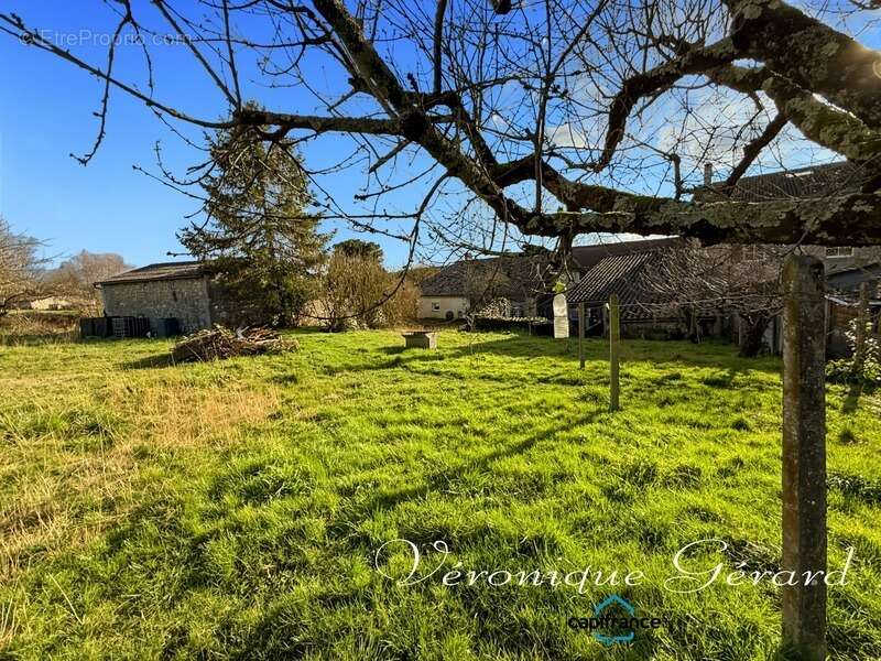 Maison en pierre de 150 M²  avec travaux à SAINT VIVIEN DE MONSEGUR - photo 18