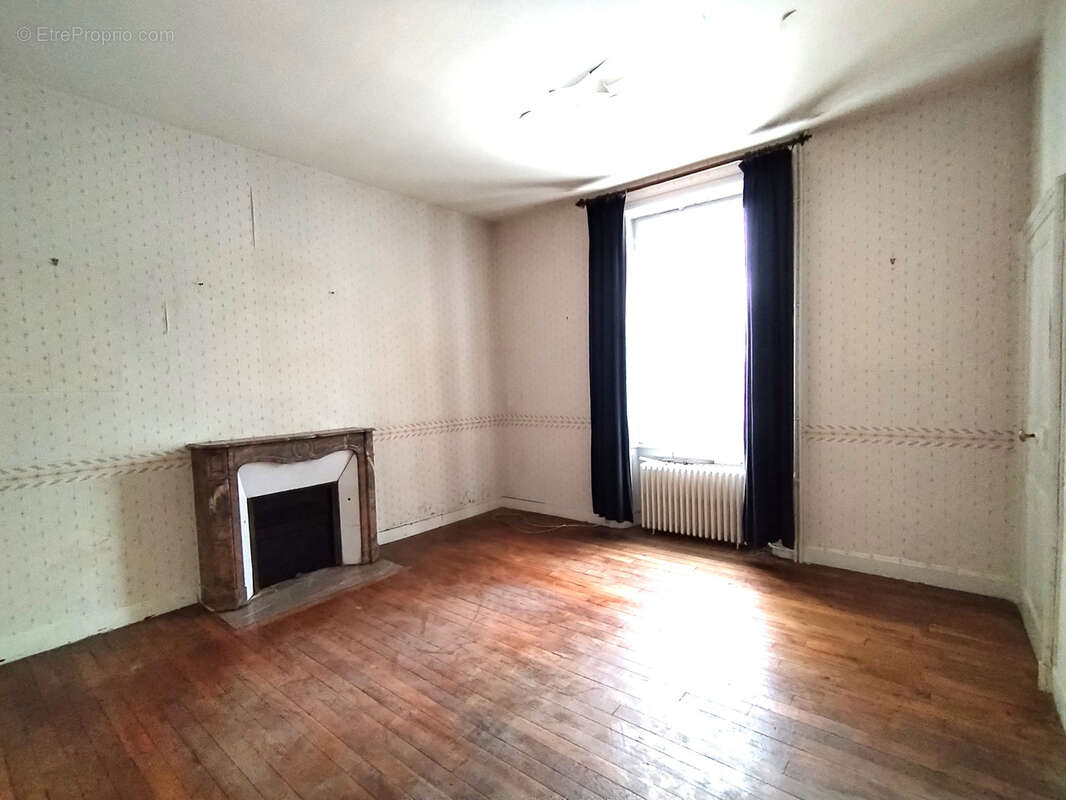 Maison à LOUVIGNE-DU-DESERT