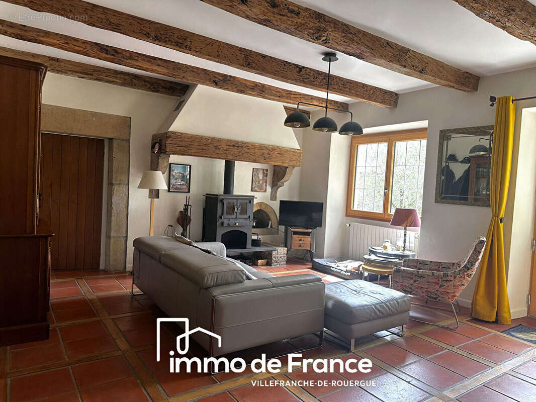 Propriété Villefranche de Rouergue, 168 m², 4 chambres, nombreuses dépendances sur 3816 m² de terrain clos attenant - photo 6