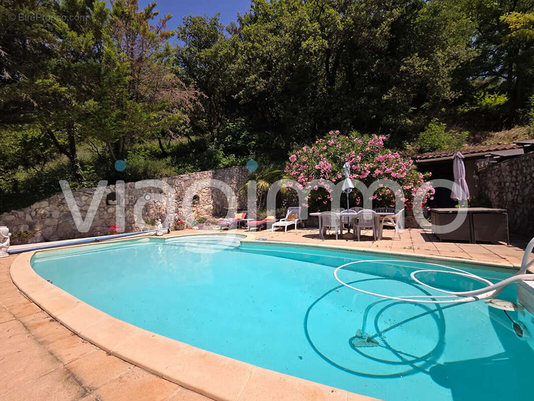 Maison à MONTELIMAR