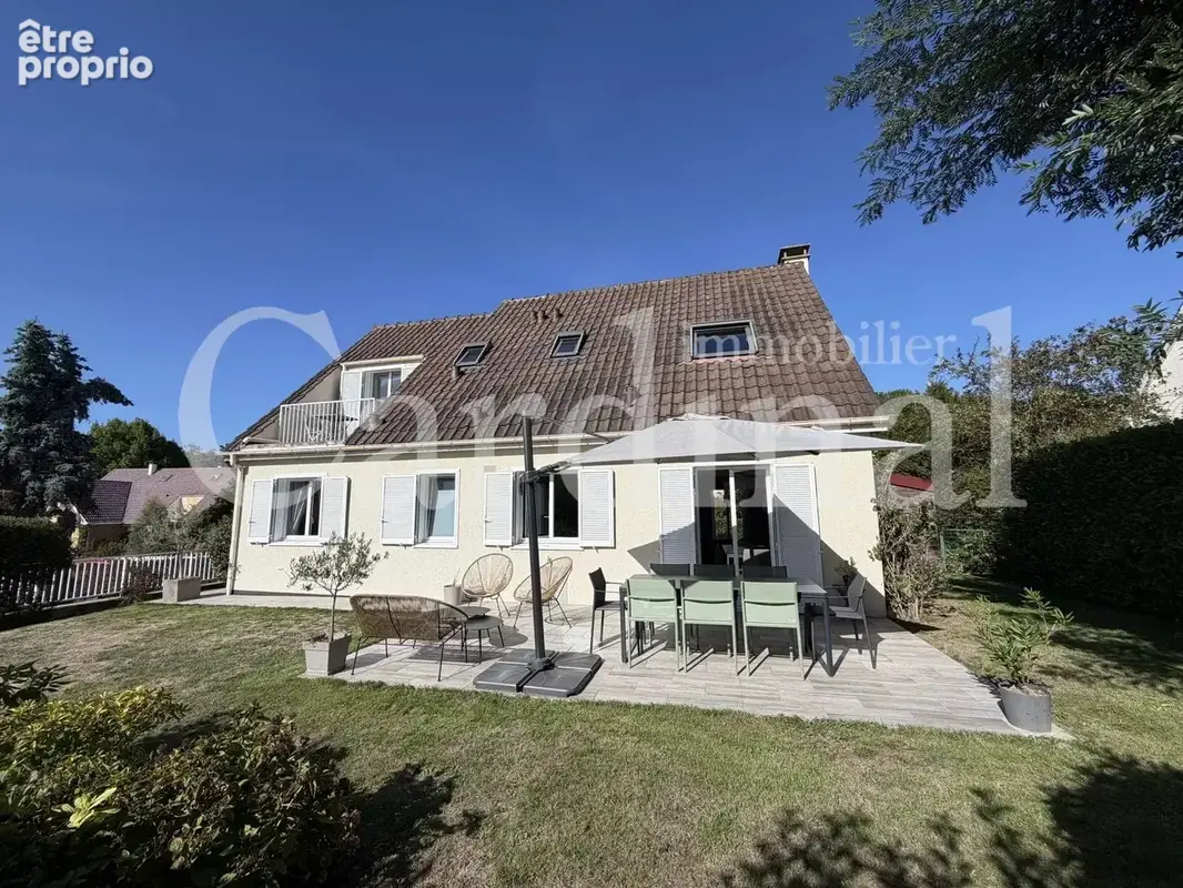 Maison familiale entièrement rénovée au cœur d'une résidence privée - photo 1